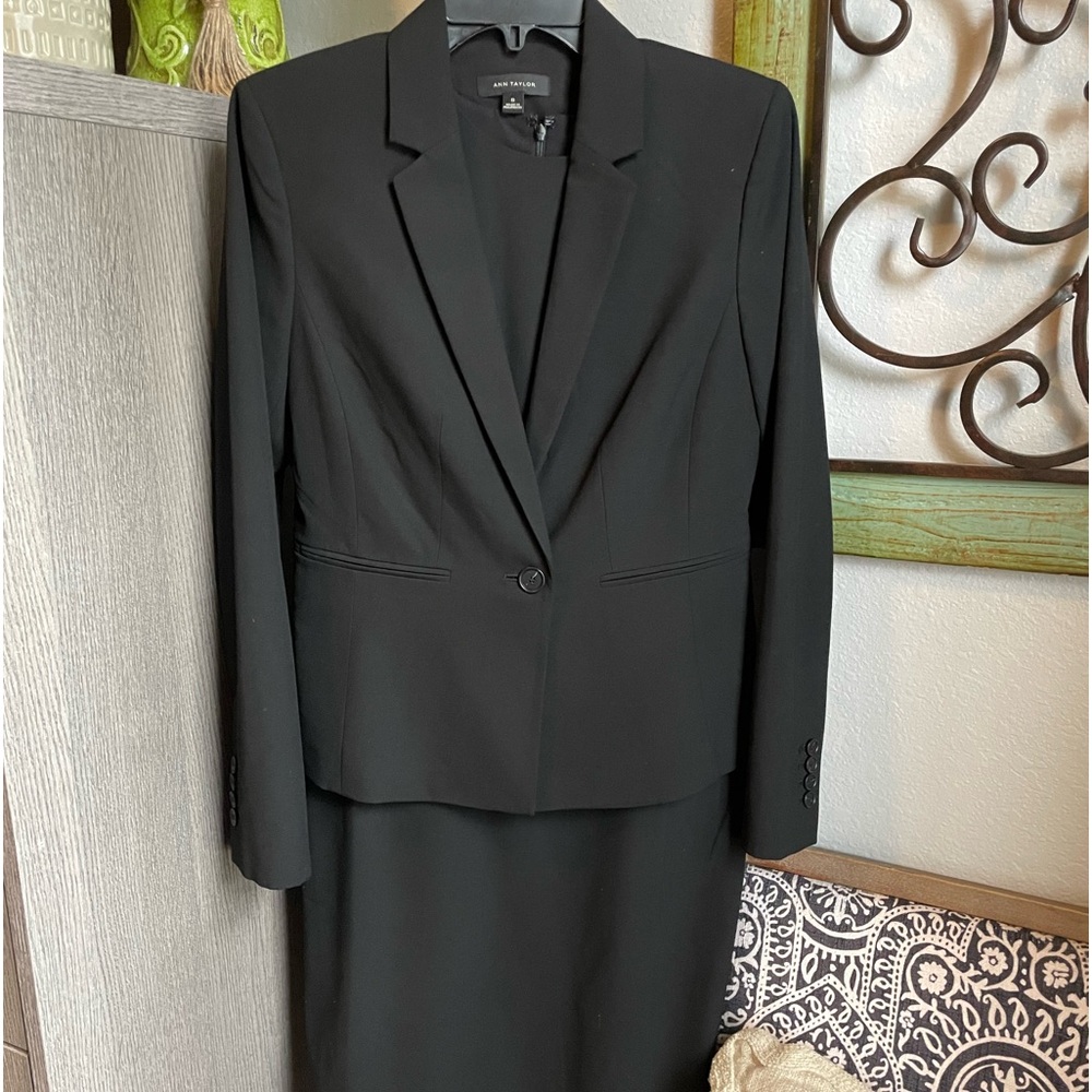 Black 2-piece suit with skirt and a button-up design #workwear
